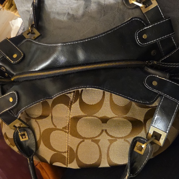 *A Canvas Coach styled bag. - Picture 11 of 11